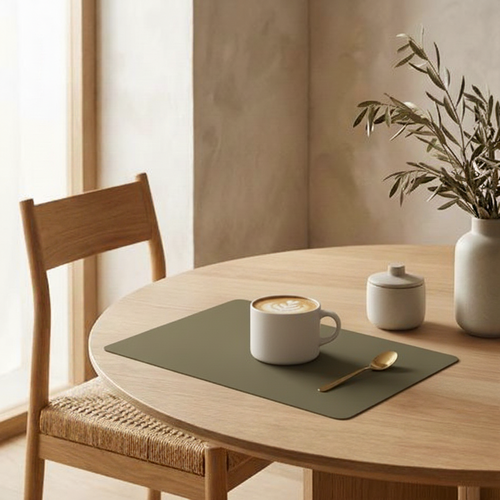Vacavaliente SRL Ruca set de table rectangulaire Sage Green en cuir recyclé Vacavaliente SRL Ruca set de table rectangulaire Sage Green en cuir recyclé