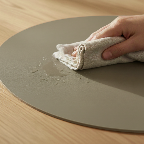 Vacavaliente SRL Ruca set de table ovale olive cuir recyclé