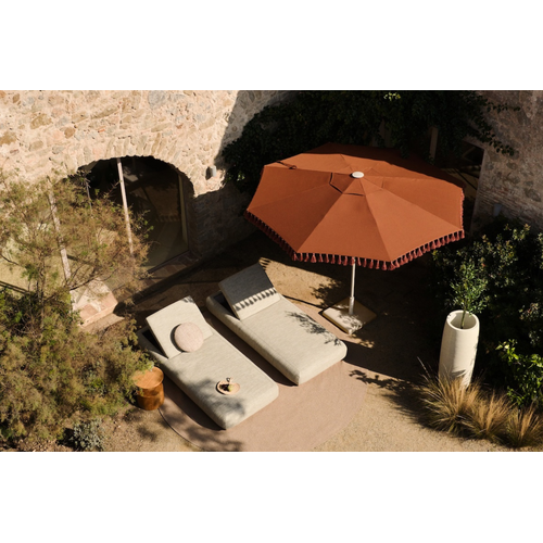 Jardinico Amalfi parasol A03 linen doek C310 amber met tassels Z40 copper Jardinico Amalfi parasol A03 linen doek C310 amber met tassels Z40 copper