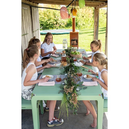 Weltevree Bended tuintafel 180 cm groen - TOONZAALMODEL