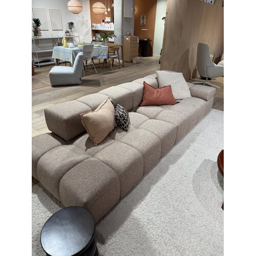 Paul Rogers Cobble sofa 4x3 open einde links + 4x3 arm rechts- PAD-03/Padova Orange - TOONZAALMODEL Paul Rogers Cobble sofa 4x3 open einde links + 4x3 arm rechts- PAD-03/Padova Orange - TOONZAALMODEL