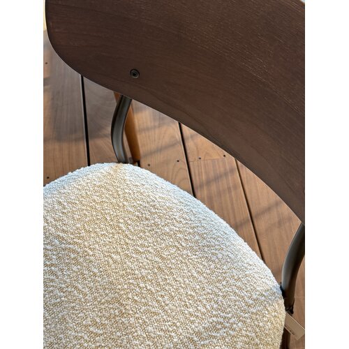 Paul Rogers Oona eetkamerstoel - zwart frame - gerookte walnoot rug - stof ACT-02 Ascot Pearl - TOONZAALMODEL Paul Rogers Oona eetkamerstoel - zwart frame - gerookte walnoot rug - stof ACT-02 Ascot Pearl - TOONZAALMODEL