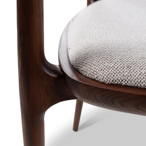 Castle Line Lexy armstoel beige houten poten es/walnut Castle Line Lexy armstoel beige houten poten es/walnut
