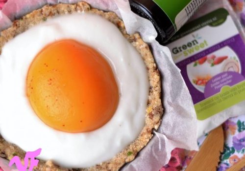 Vegan 'mirror egg' with a big fat wink