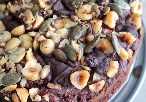 Banana choco cake with nuts