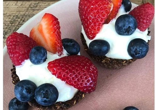 Granola fruit cups