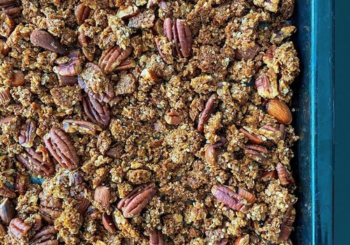 Granola with pecans and almonds