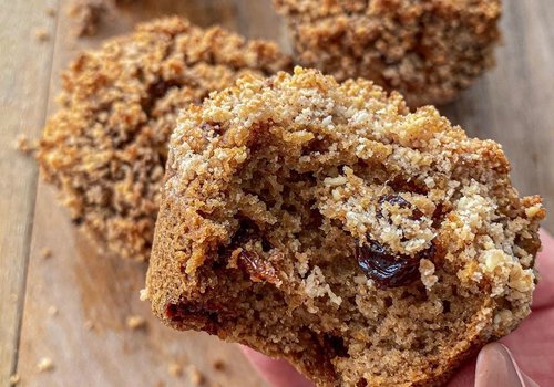 Protine muffins with cinnamon and raisins