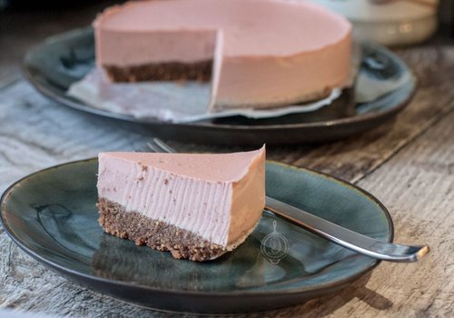 Cheesecake with strawberries