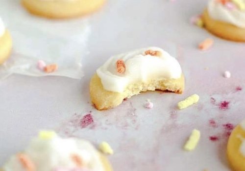 Easter cookies with cream