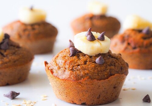 Muffins with banana and chocolate