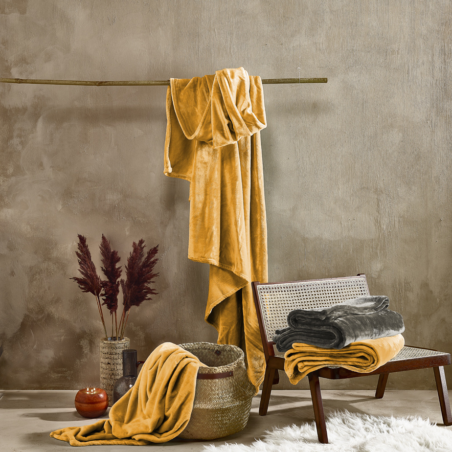 De Witte Lietaer Fleece plaid golden yellow 100% polyester