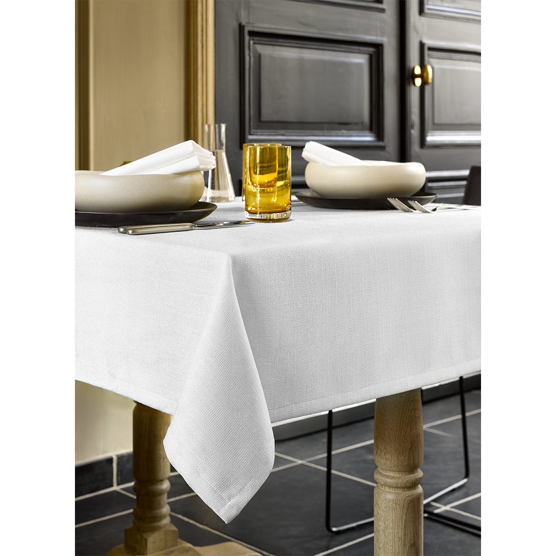 De Witte Lietaer Tablecloth, Gibson White - 145 x 360 cm - 100% Polyester