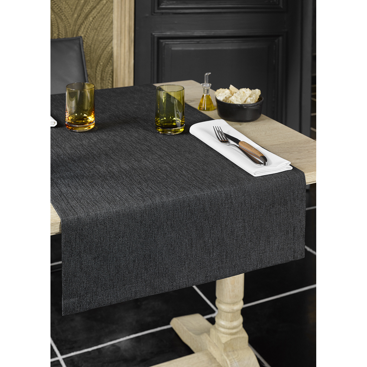 De Witte Lietaer Table runner, Gibson Black - 50 x 145 cm - 100% Polyester