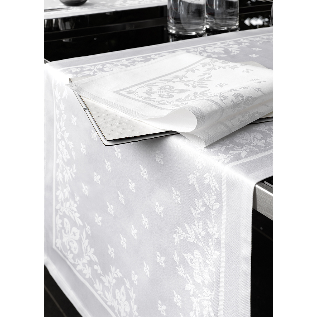 De Witte Lietaer Tablecloth, Lilium White - 160 x 360 cm - 100% Damask Cotton