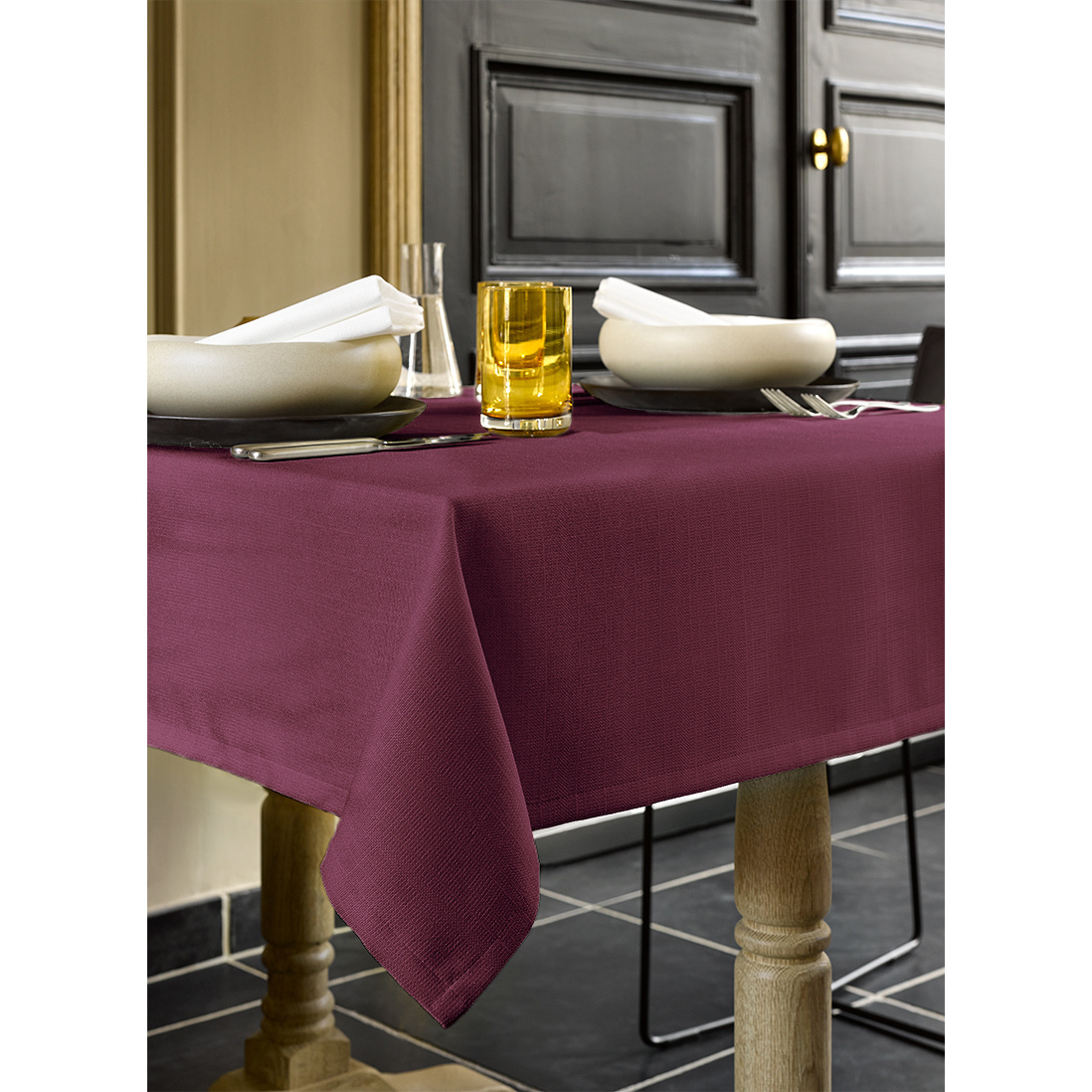 De Witte Lietaer Tablecloth Round, Burgundy - Ø 210 cm - 100% Polyester