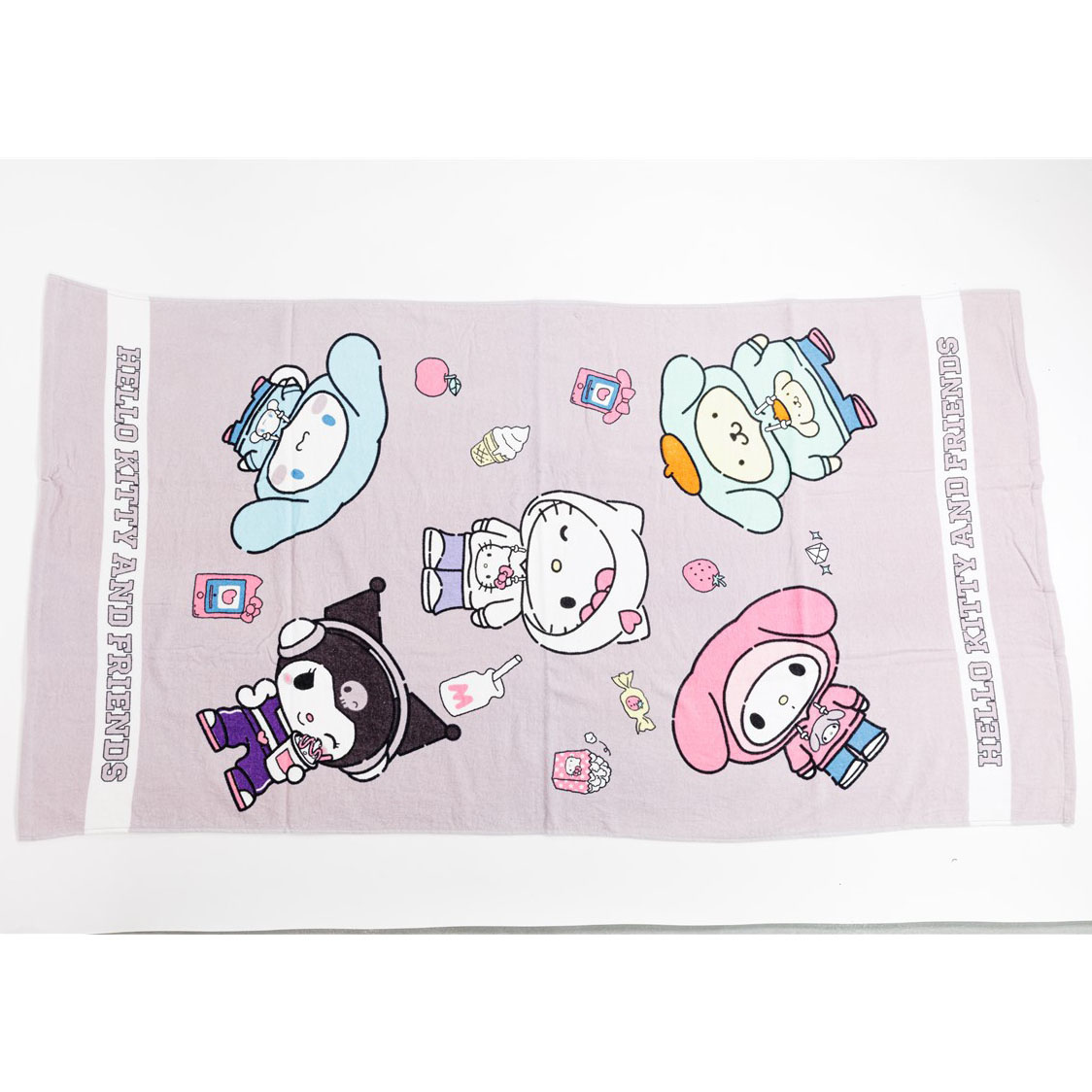 Hello Kitty Beach towel Friends - 90 x 170 cm - Cotton