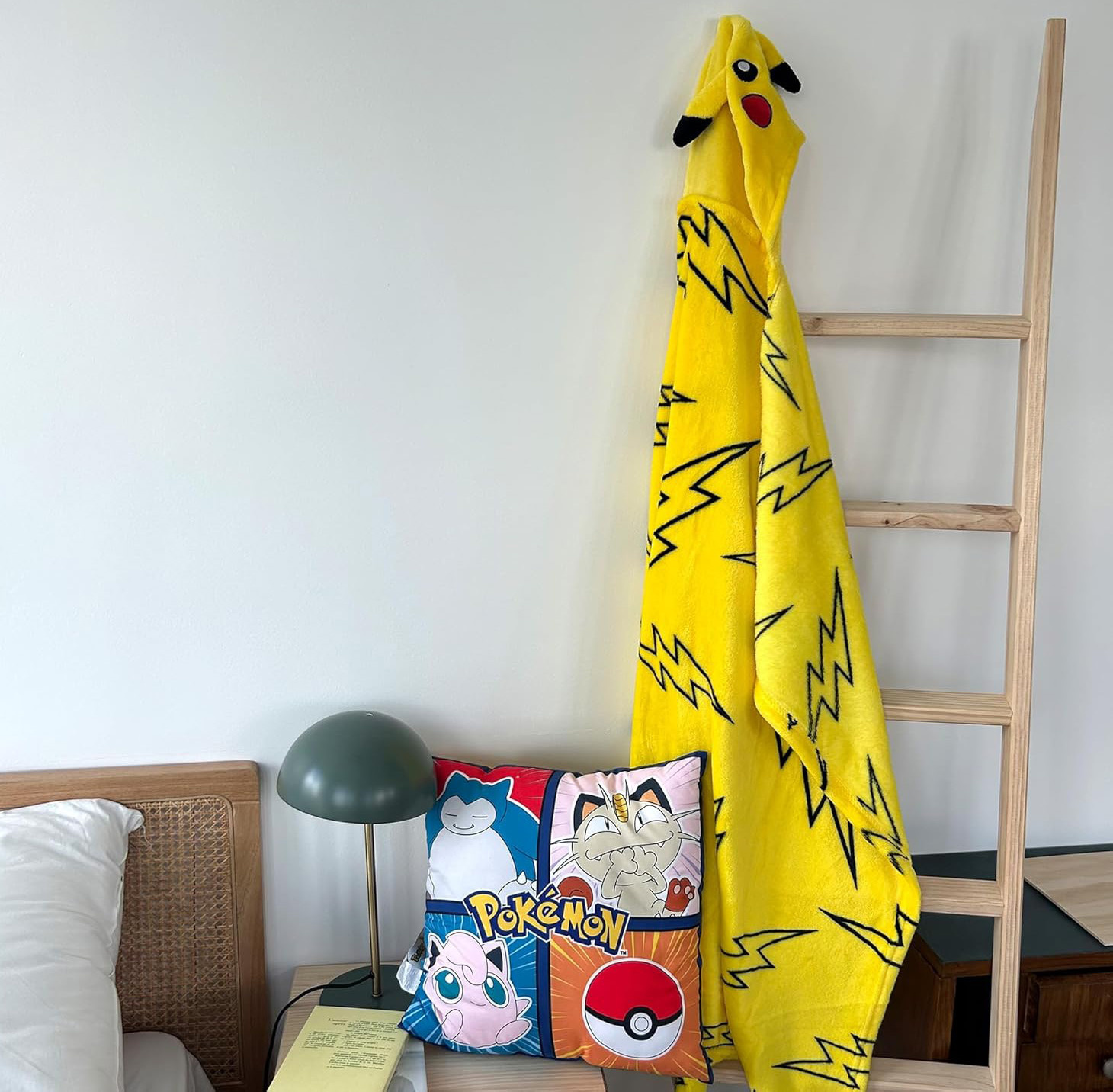 Pokemon Pikachu Hooded Fleece Blanket - 125 x 150 cm - Polyester