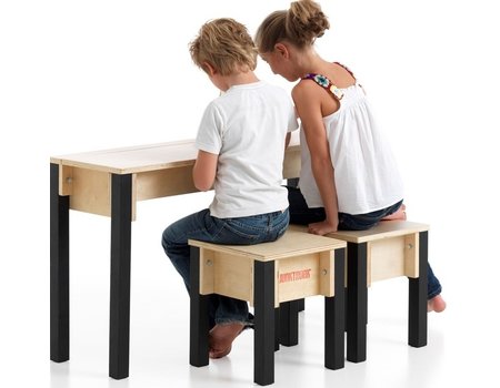 Kinderbureau met 2 krukjes
