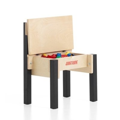 Houten kindertafel en stoelen