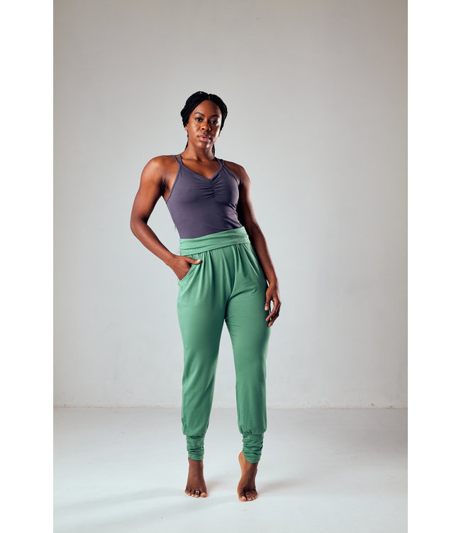 Asquith Yoga Top Conquer Cami - Pebble