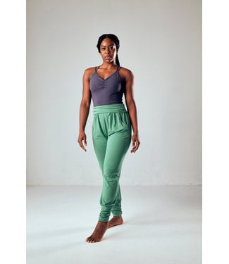 Asquith Yoga Top Conquer Cami - Pebble