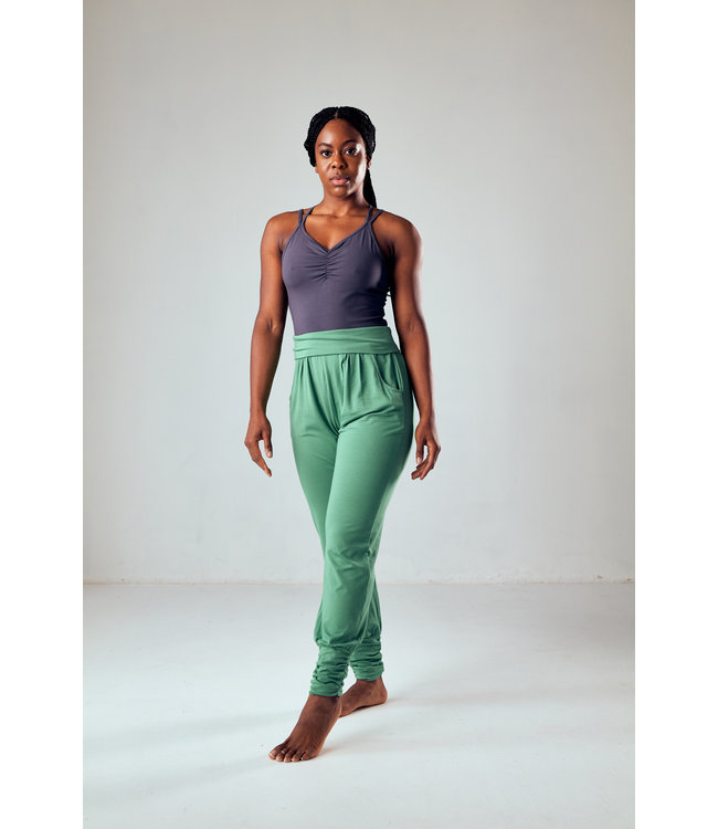 Asquith Yoga Top Conquer Cami - Pebble