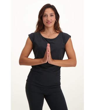 Urban Goddess Asana Yoga Tee - Urban Black