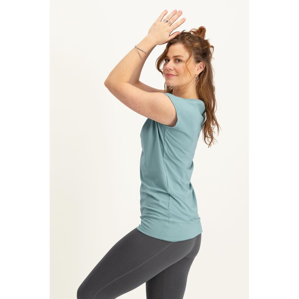 Urban Goddess Asana Loose Fit Yoga Tee met heupband - Emerald