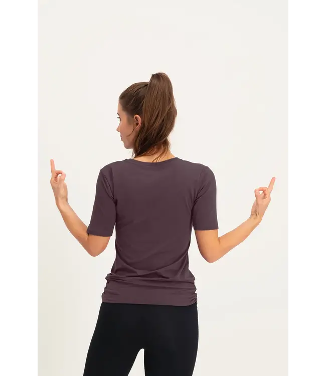 Urban Goddess Kami Dry-Fit Yoga Top - Berry