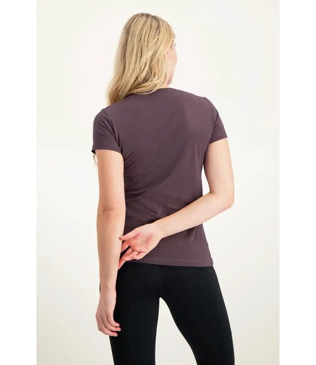 Urban Goddess Namaste Core Ademend Yoga Tee - Berry