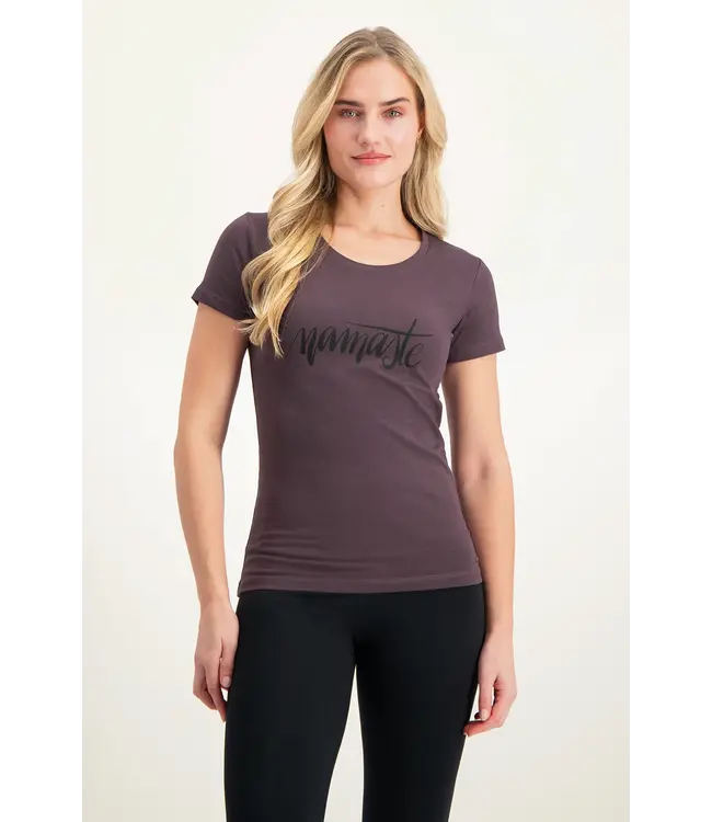 Urban Goddess Namaste Core Ademend Yoga Tee - Berry