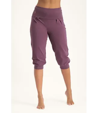 Urban Goddess Sukha Yoga Capri - Mauve
