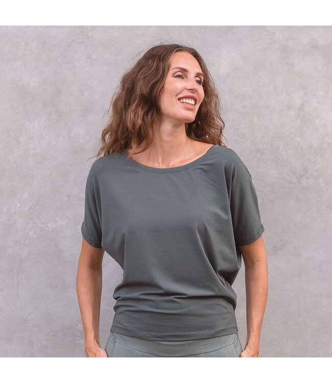 Jaya Maria Losse Yoga Top - Forest