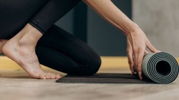 Yogamat reinigen: tips voor een schone en duurzame mat