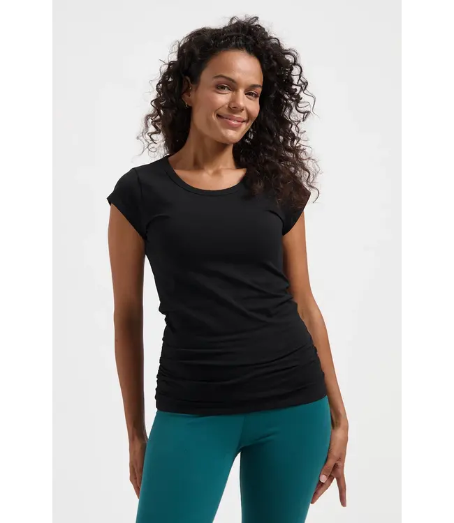 Urban Goddess Zefira Yoga Tee - Onyx Black