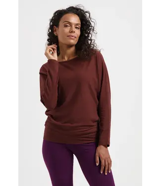 Urban Goddess Budhi Longsleeve Yoga Top - Marron