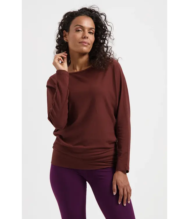 Urban Goddess Budhi Longsleeve Yoga Top - Marron