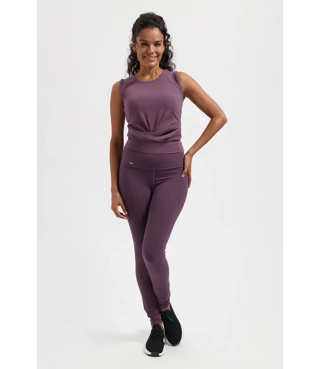 Urban Goddess Veyra Knotted Yoga Tanktop - Berry