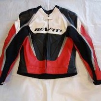 Revit sportjack rood/wit/zwart mt 50