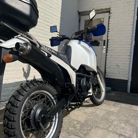 Suzuki Suzuki DR750 S Enduro Motorfiets | 1988 | 34.997 KM | blauw/wit