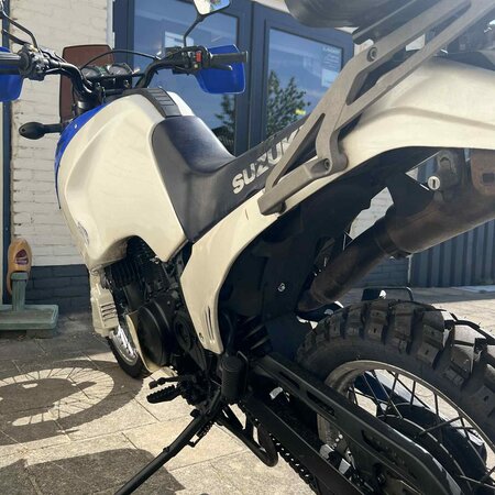 Suzuki Suzuki DR750 S Enduro Motorfiets | 1988 | 34.997 KM | blauw/wit