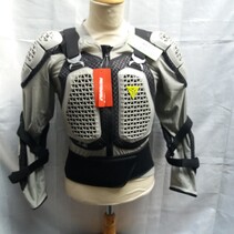 bodyprotecktor voor Aduld merk wolf maat L