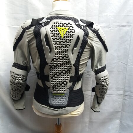 wolf bodyprotecktor voor Aduld merk wolf maat L