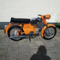 Oranje Kreidler RS Buffel 1968 met motor kenteken