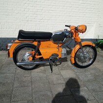 Oranje Kreidler RS Buffel 1968 met motor kenteken