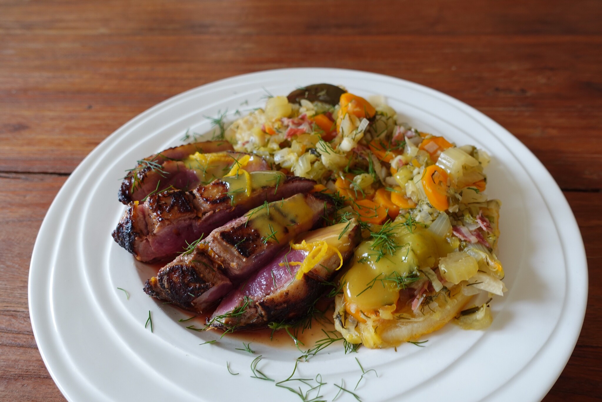 Eendenborstfilet met groentenstoof en sinasappelsaus