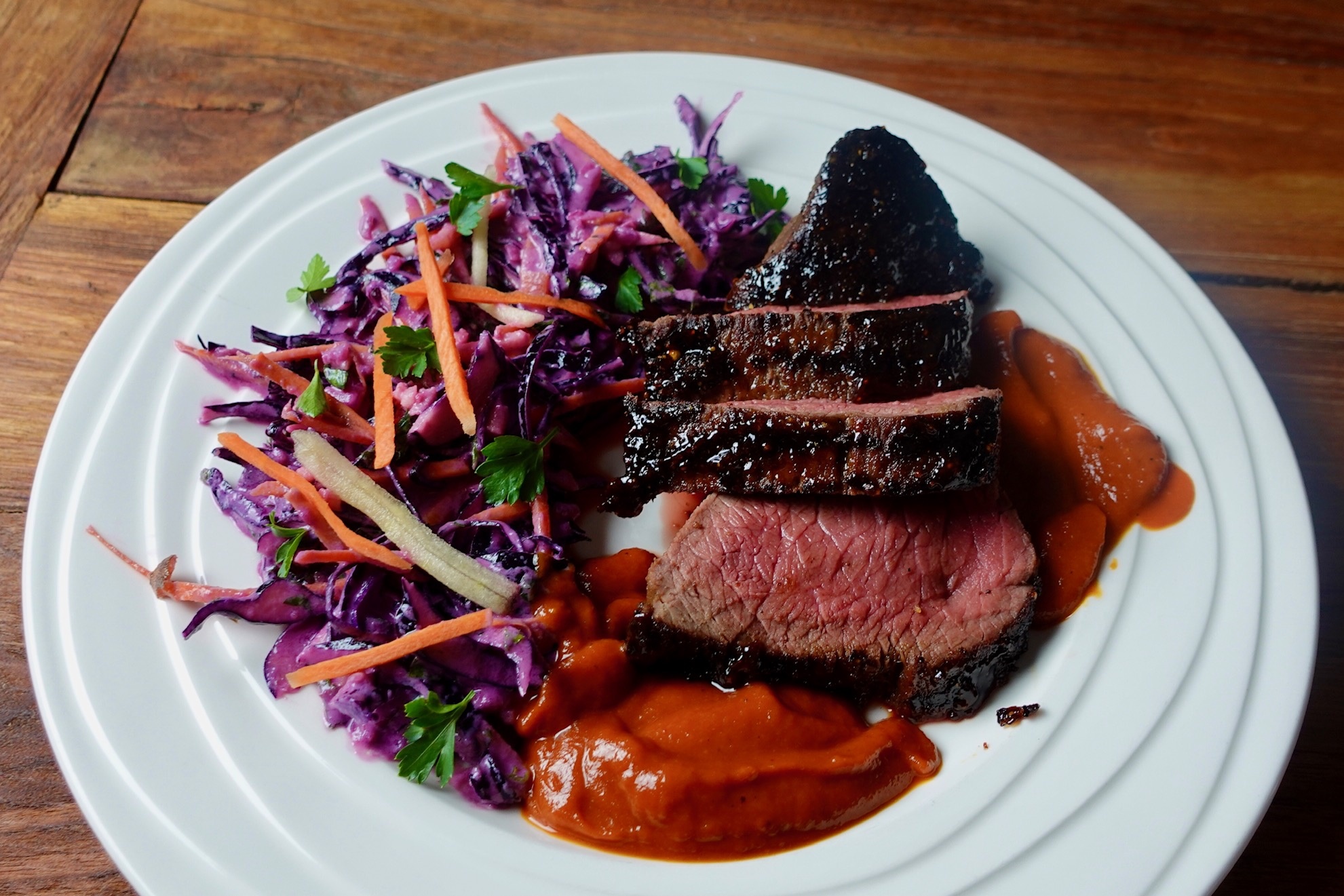 Sticky eland roast met smokey barbecuesaus