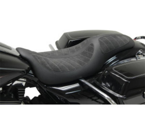 Mustang zadel Fred Kodlin Signature Series: zwart voor Harley-Davidson® FL 08-18