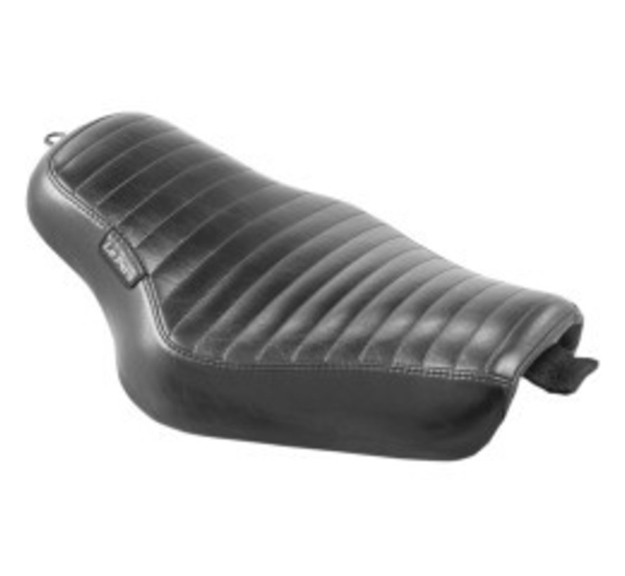 Streaker solo seat Black pleated Fits: > 2004-2022 XL